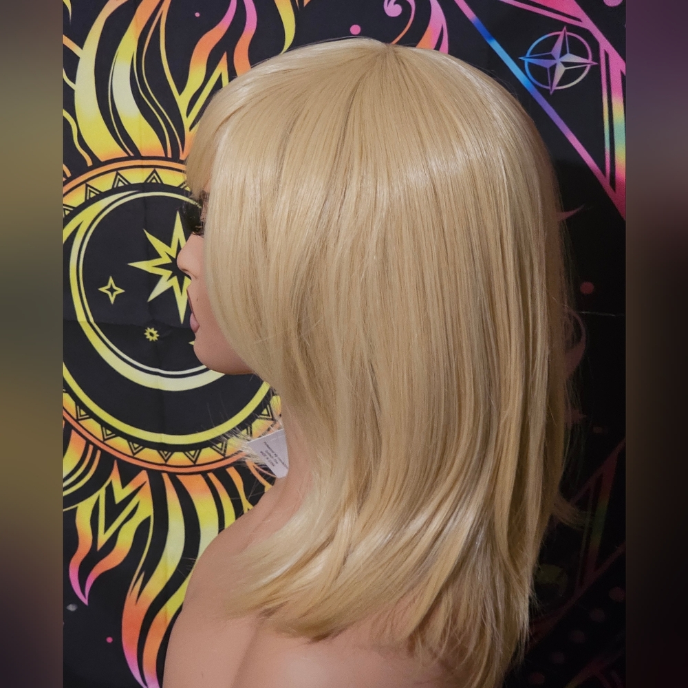 Wig - Picture 2 of 3